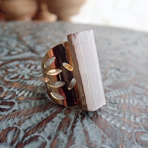 Chunky Selenite Ring, Large White Crystal Ring,Raw Stone Ring,Selenite Jewelry, Gemstone Statement Ring,Gold Cuff Ring,Raw Crystal Ring