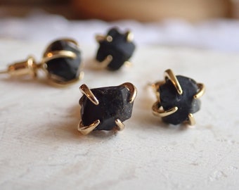 Pendientes de obsidiana, pendientes de botón de piedra negra, pendientes de poste de piedra natural, joyería de obsidiana, pendientes de botón minimalistas estilo boho, regalo para mamá