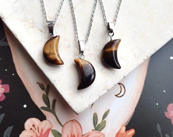 Tigers Eye Moon Charm Necklace, Crescent Moon Necklace, Tigers Eye Jewelry ,Healing Stone Necklace, Celestial Jewelry, Gemstone Moon Pendant