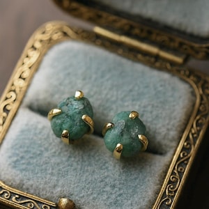 Raw Emerald Stud Earrings, May Birthstone Jewelry, Natural Gemstone Gift for Her,Minimalist Green Stone Post Earrings, Emerald Jewelry Gift