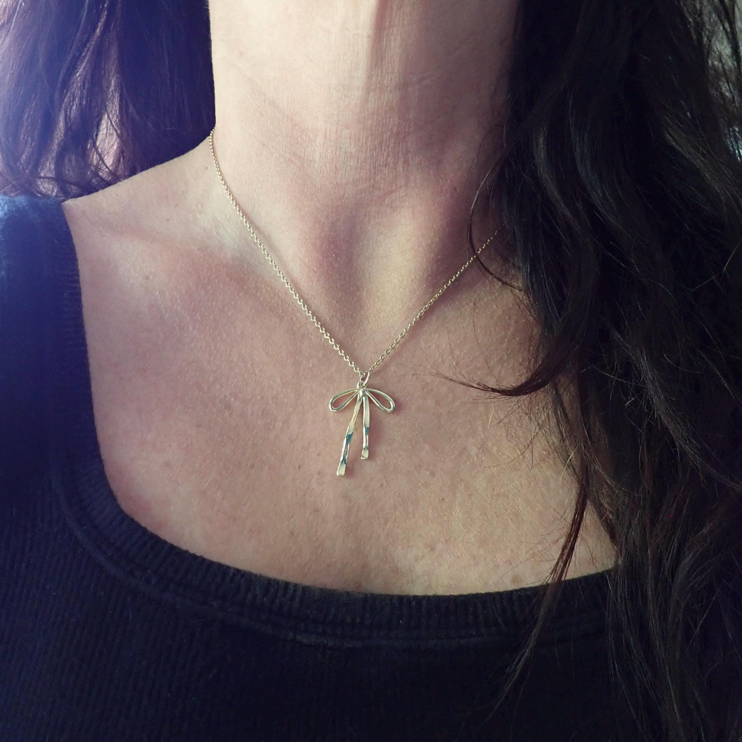 Collana Donna Oro 18K Con Ciondolo A Fiocco, Catena Delicata, Elegante E Moderna Per Uso Quotidiano E Occasioni Speciali