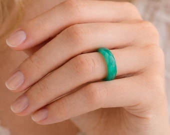 Solid Green Agate Stone Ring,  Green Chalcedony Carved Gemstone Ring, Medium Thick Thumb Ring, Stacking Crystal Ring