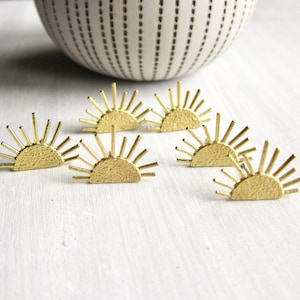 Sun Stud Earrings, Sun Earrings Stud, Celestial Earrings Gold, Gold Sun Earrings, Sun Earrings, Sunburst Stud Earrings, Gift for Friend