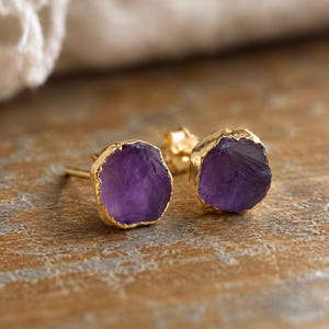 Raw Amethyst Stud Earrings, February Birthstone Jewelry Gift, Dainty Purple Gemstone Earrings,Minimalist Crystal Earrings,Raw Stone Earrings