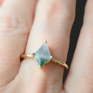 Moss Agate Ring, Kite Shape Gemstone Ring, Moss Agate Jewelry,Solitaire Crystal Ring Gold, Promise Anniversary Ring for Women