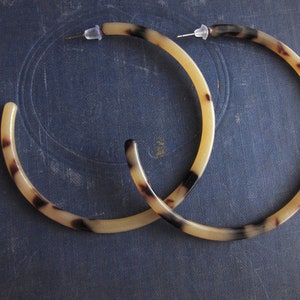 Tortoise Shell Hoop Earrings – Lightweight Acetate Hoops with Stainless Steel Posts, Classic Retro Statement Jewelry, Hypo-Allergenic Gift