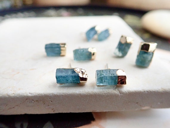 Partially faceted Aquamarine Stud Earrings – raw carat