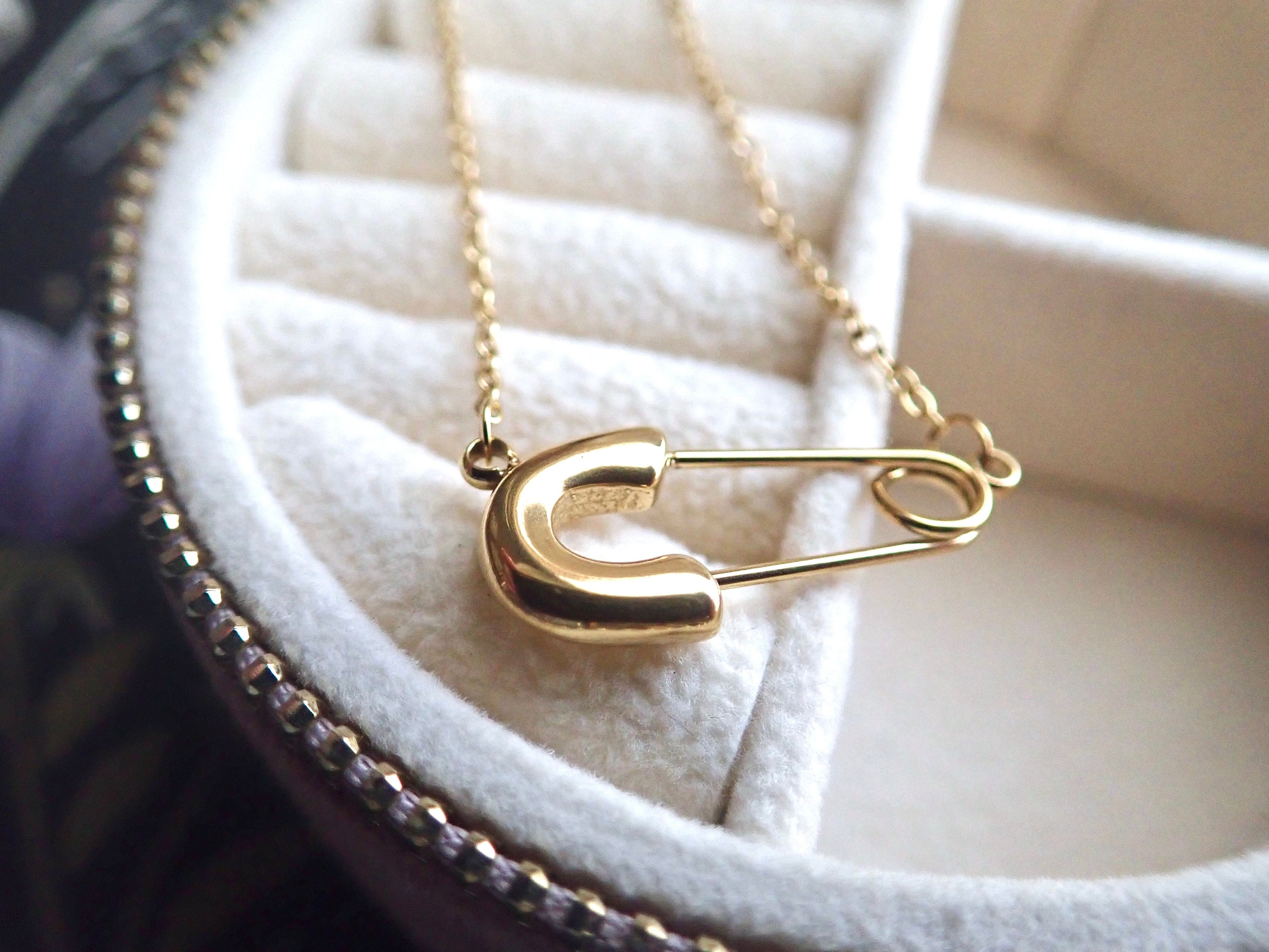 Gold safety hotsell pin jewelry