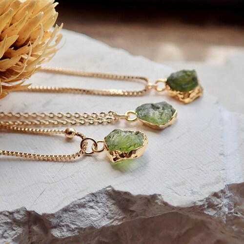 Collier péridot, collier avec pendentif en pierres précieuses naturelles, bijoux délicats en péridot, cadeau de pierre de naissance d'août, cadeau de demoiselle d'honneur
