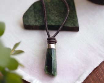 翡翠ペンダントコードネックレス、メンズ翡翠ネックレス、メンズ翡翠