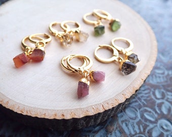 Raw Crystal Huggies Hoops Gold, Gold Gemstone Hoops, Crystal Hoop Earrings, Small Birthstone Huggies, Dainty Tiny Hoops, Bridesmaids Gift