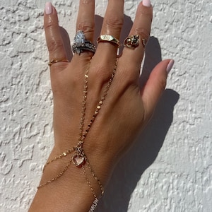 Everlasting Crystal Quartz Heart Hand Chain, Boho Hand Chain, Valentine&#39;s Day Gift, Heart Bracelet, Healing Crystals