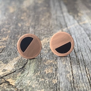 Copper stud earrings. Handmade circle etched stud earrings for sensitive ears. Ready to ship!