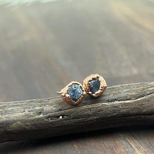 Raw Sapphire stud earrings. September Birthstone Earrings. Raw gemstone earrings electroplated in copper.