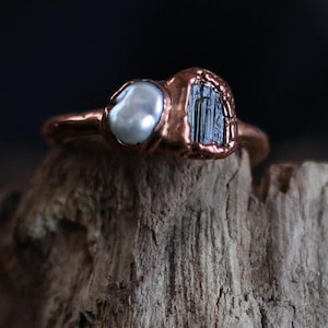 Raw Green Tourmaline and Pearl gemstone ring- Size 7.5 ring- Gifts for her- Handmade raw gemstone ring- Ready to ship!