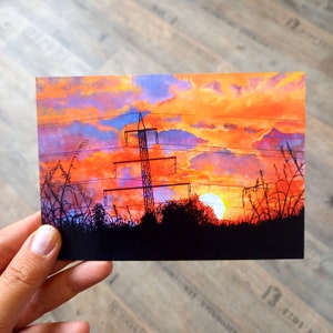 Tramonto da cartolina con tralicci elettrici
