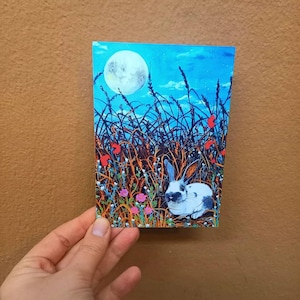 Cartolina Coniglietto di coniglio di Pasqua nel campo dei papaveri