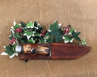 Funda de cuchillo de cuero hecha a mano