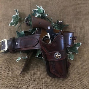 Ruger Bearcat Cross Draw Holster with a Star Concho - 4&quot; or Smaller