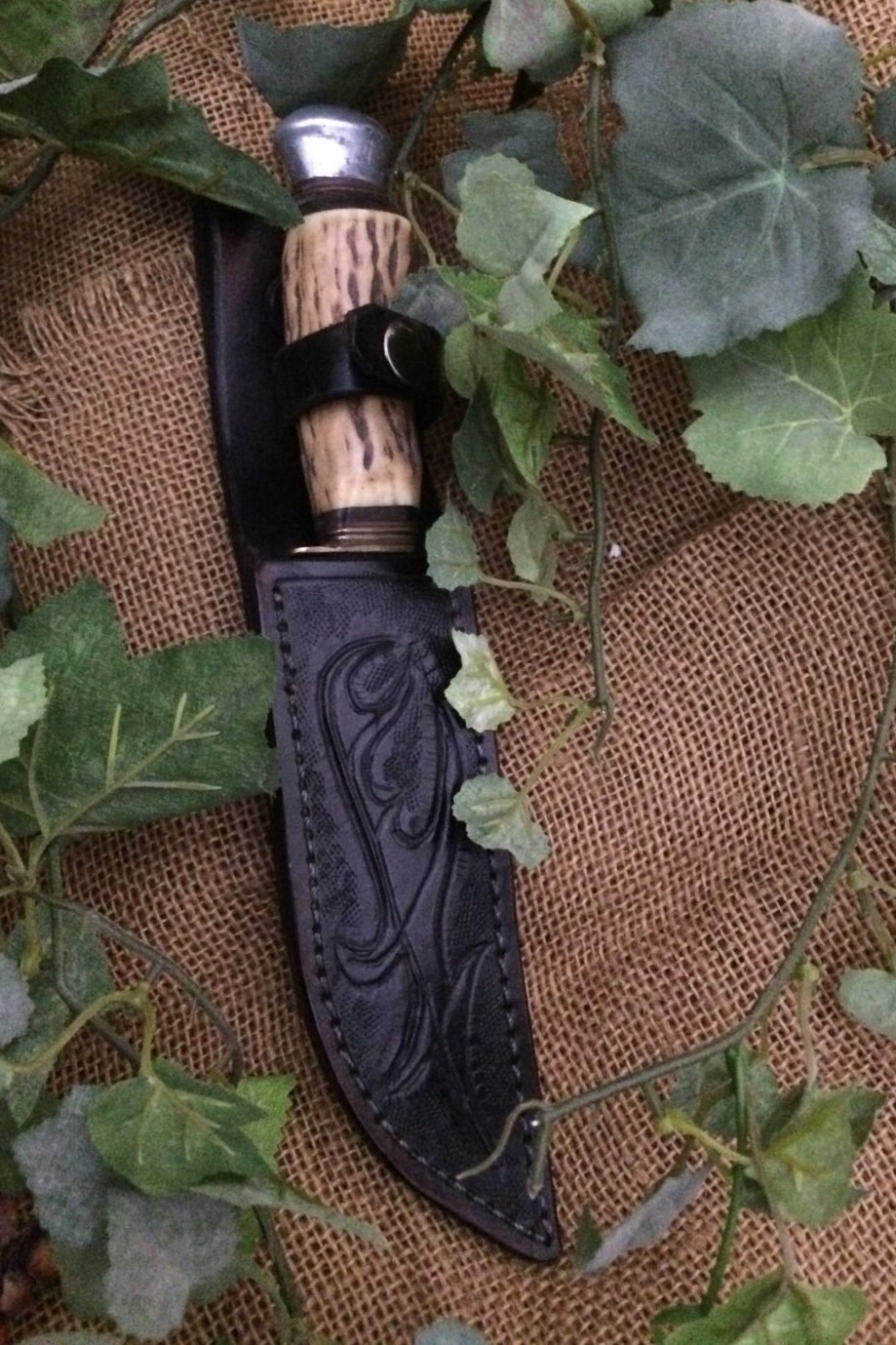 Professional's Choice Harness Leather Knife Sheath- Right Hand main image 0