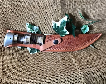 Funda de cuchillo de cuero hecha a mano