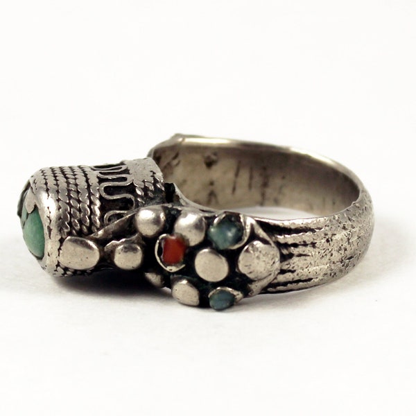 Oude zilveren Afghaanse ring, met turquoise en glazen kralen, Centraal-Aziatische sieraden, Afghaans zilver, etnische ring, 7 1/4 of 17,75 mm