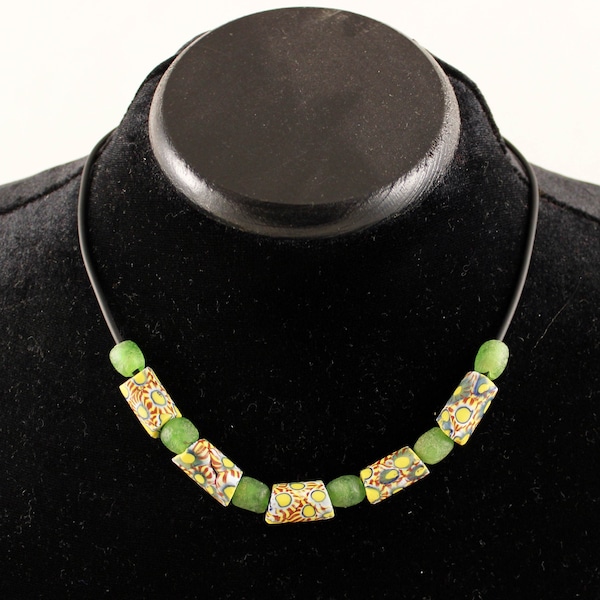 Collier Millefiori de Vénétie et perles de verre krobo, perles ethniques tribales d'Afrique de l'Ouest, perles du commerce de Venise, perles africaines