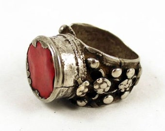 Old Yemen ring, made of silver and a red synthetic bead, Middle East  jewelry, Yemen silver jewelry,  19,50 mm - US 9 1/4