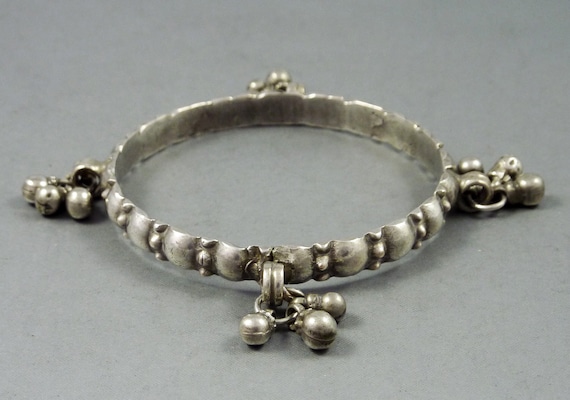 Silver Rajasthani bangle from India, indian jewelry, ethnic bangle, tribal bracelet, rajasthan jewelry, ethnic and tribal