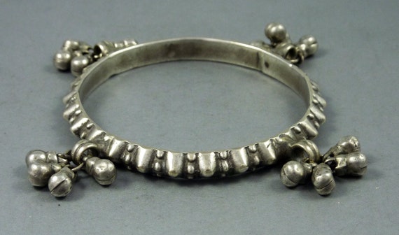 Silver Rajasthani bangle from India, indian jewelry, ethnic bangle, tribal bracelet, rajasthan jewelry, ethnic and tribal