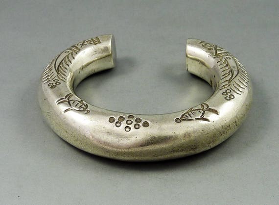 Heavy old silver tribal indian bracelet from Indi… - image 4
