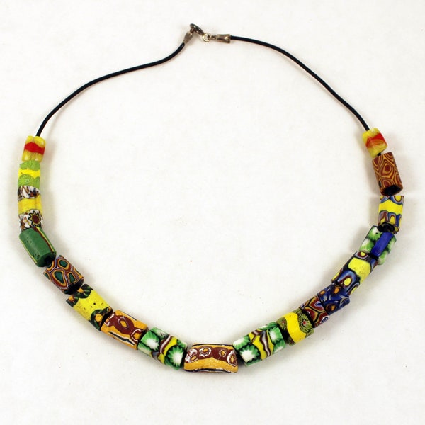 Collier Millefiori de perles commerciales en verre de Venise, perles ethniques tribales d'Afrique de l'Ouest, perles commerciales de Venise, perles africaines