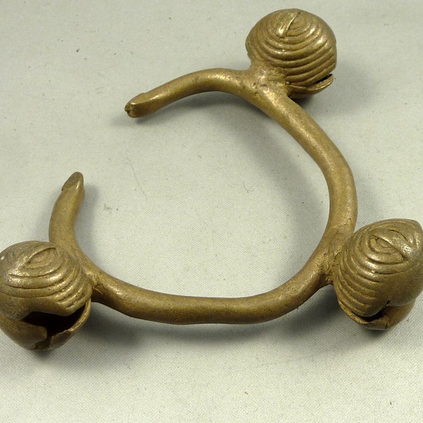Altes Bronze Armband vom Dan Stamm in Elfenbeinküste, Afrikanische Bronze Armbänder, Westafrika