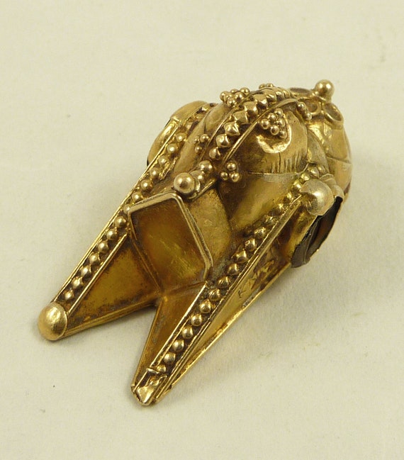 Antique South Indian 22 kt gold marriage tali, ind