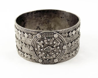 Big Yemen silver bracelet, Bedouin jewelry, ethnic and tribal bracelet, ethnic silver. Middle East jewelry, ethnic and tribal bracelet