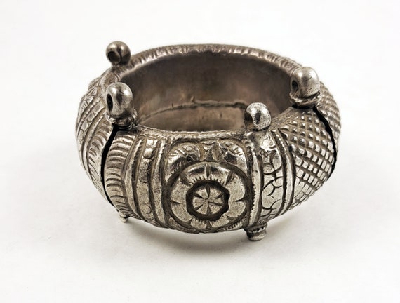 Antique Hinged Bangle Bracelet, Rajasthan, India, sterling silver. j-b –  Earthly Adornments