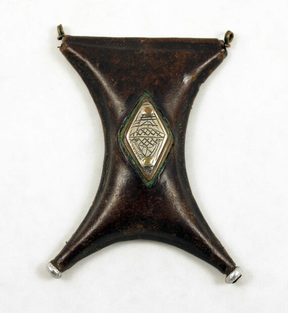 Old Tuareg leather and silver amulet pendant called shirawt, from South Morocco, Tuareg jewelry, Islamic amulet tribal pendant amulet View 2