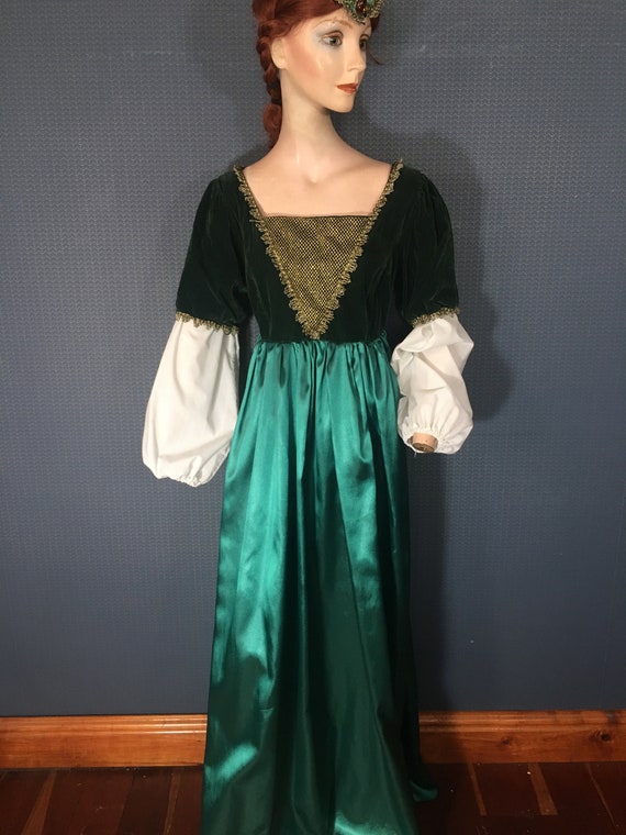 Renaissance Juliet Costume. Forest green