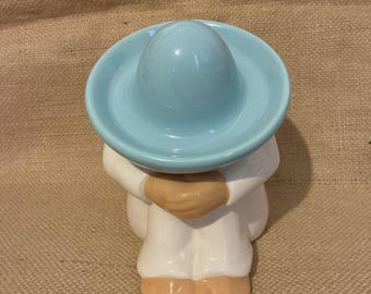 Figura vintage mexicana de hombre durmiendo con sombrero, cerámica de arte popular, turquesa y blanco, década de 1980.