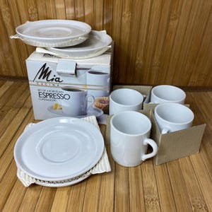 Vintage NOS Mia Cucina Espresso Demitasse Set de 4 tazas de porcelana platillos - 1987