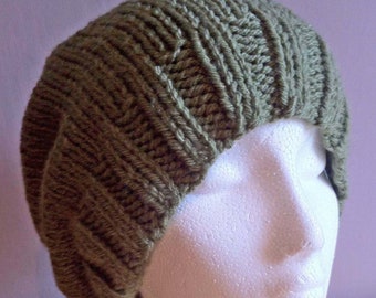 Handgebreide dikke slouchy beanie – bladgroene wollen muts