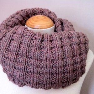 Hand gestrickter Rundschal / Rundschal - Beige Mix