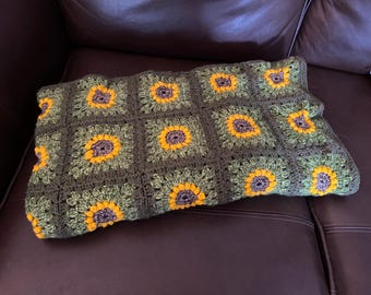 Manta cuadrada de ganchillo con diseño de girasoles y flores verdes (40 x 44)
