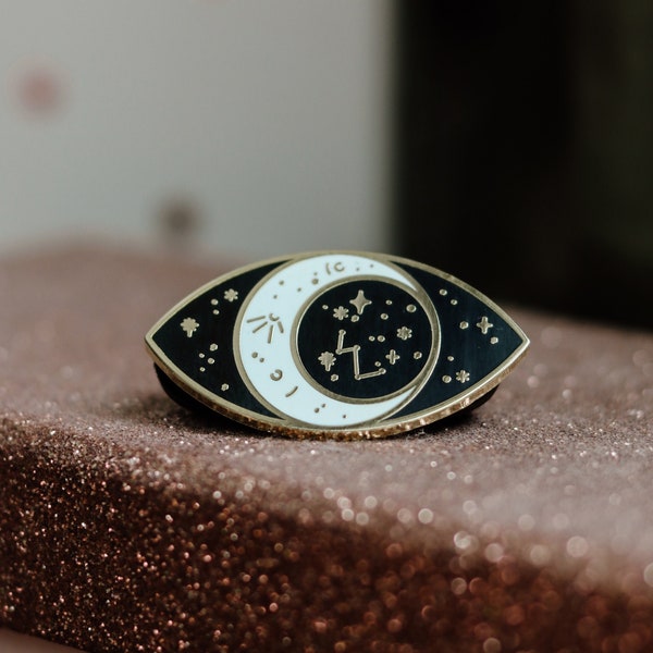 Pin's émaillé œil de l'espace