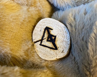 Man for woman love amulet | Aegishjalmr | viking | norse mythology | everlasting | rune | bind rune | witchcraft | wicca | driftwood