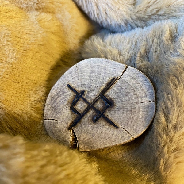 Eternal love amulet | Aegishjalmr | viking | norse mythology | everlasting | rune | bind rune | witchcraft | wicca | driftwood
