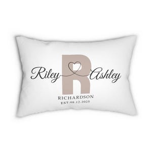 Gepersonaliseerde huwelijkskussen cadeau met namen en datum paar Aangepast monogram kussen Verjaardag housewarming cadeau Romantisch aandenken Decor