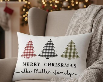 Personalisiertes Kissen mit Familiennamen und Büffelkaromuster für Weihnachten – Individuelle Weihnachtsdekoration