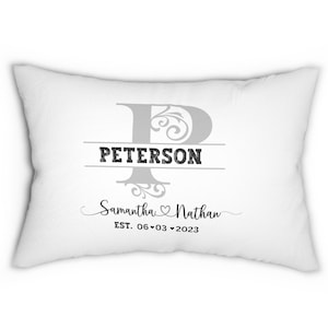 Regalo de pareja con monograma de apellido, regalo de boda personalizado, regalo de compromiso personalizado, almohada personalizada con los nombres de los novios, Sr. y Sra.