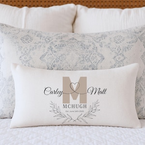 Gepersonaliseerde huwelijkscadeau kussen met paar namen en datum aangepast monogram kussen jubileum housewarming cadeau romantisch aandenken decor